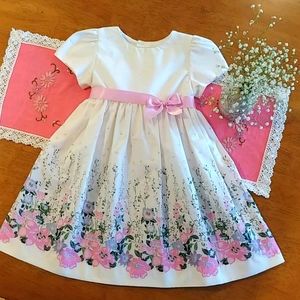 SOLD elsewhere. SWEET EDGEHILL COLLECTION 2T Ivory Dress With Flowers 💐